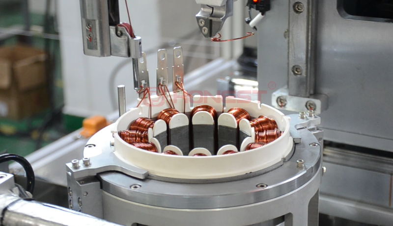 新沪定子内绕绕线机