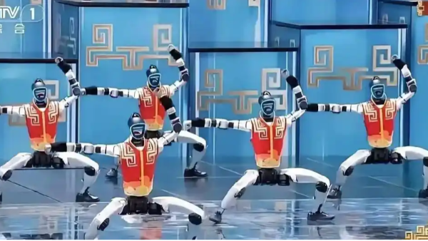 春晚顶流人形机器人的背后，站着一群“搭台人”