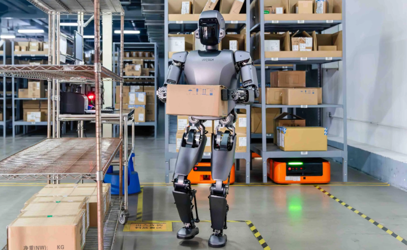 人形机器人搬运重物 网图1