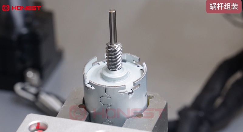 调角电机蜗杆组装