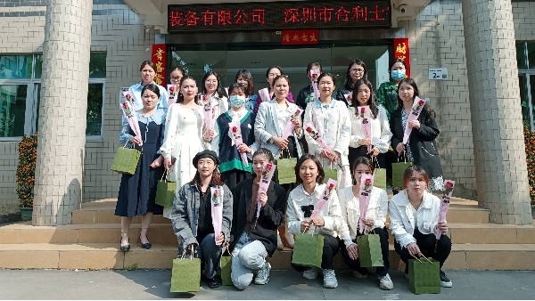 3月8日妇女节，愿大家颜若桃花，永远如十八岁美丽可爱。